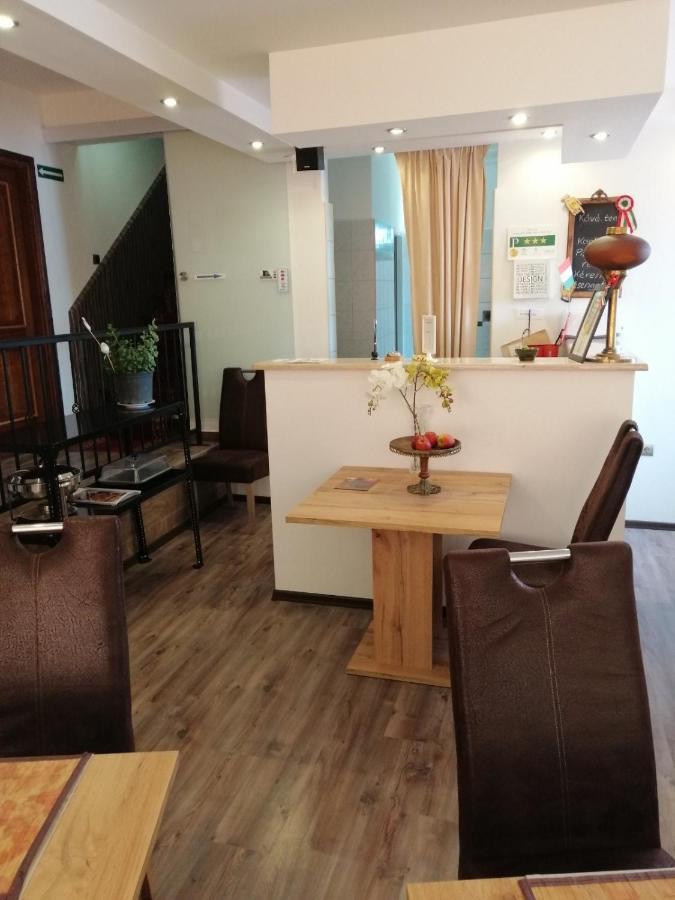 Horvath Fogado Panzio Hotel Сентендре Екстериор снимка