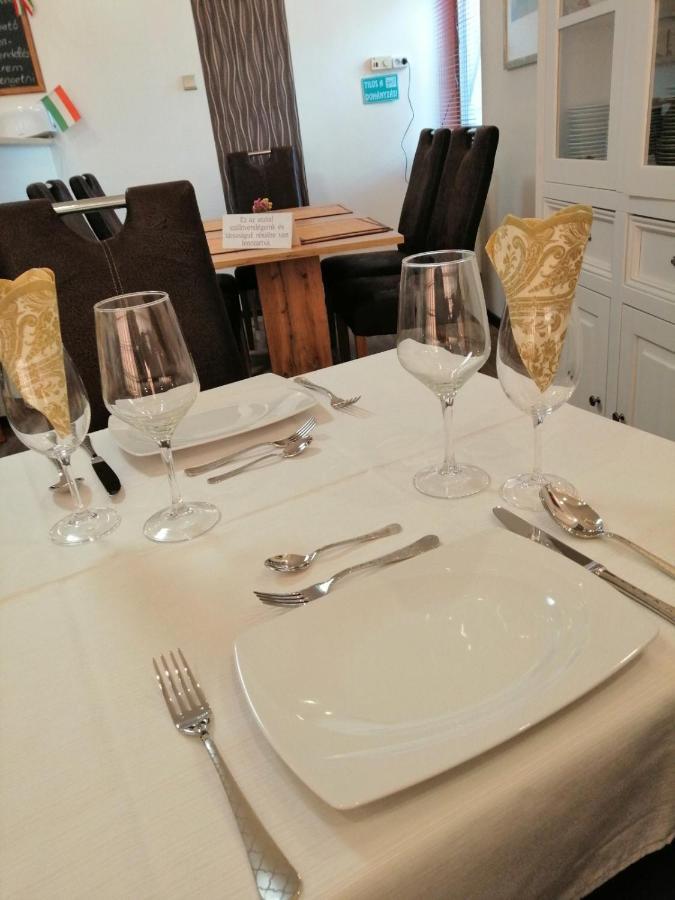 Horvath Fogado Panzio Hotel Сентендре Екстериор снимка